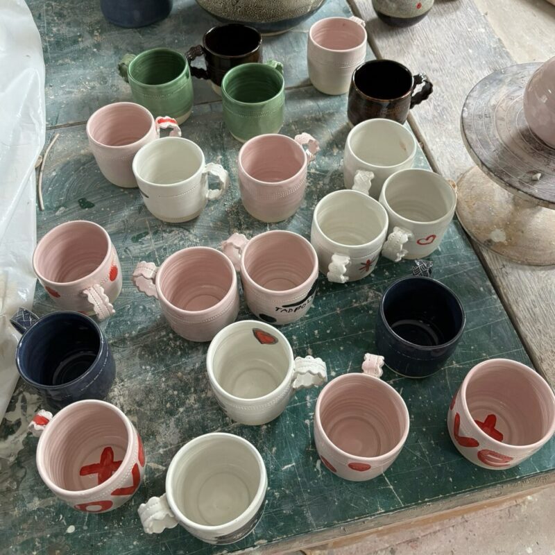 Mugs in pottery